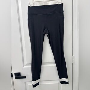 Athleta salutation stash double up tight black and white